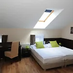 Ezüsthíd 4*